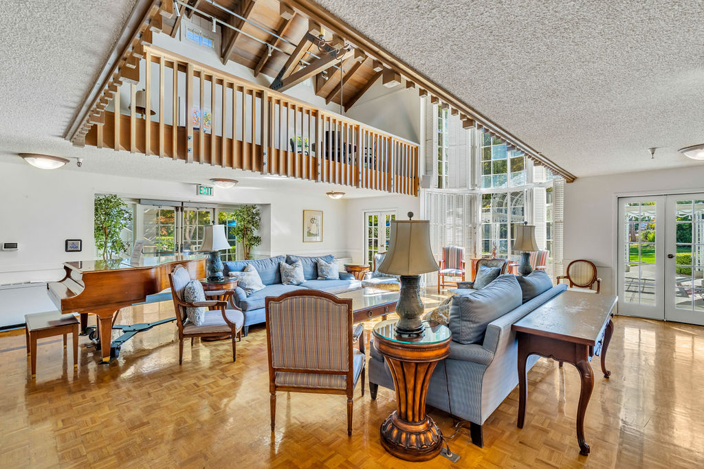 DollarClubhouse Main Room