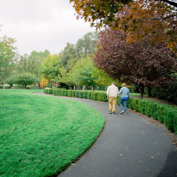 Couple walking in Iris Park