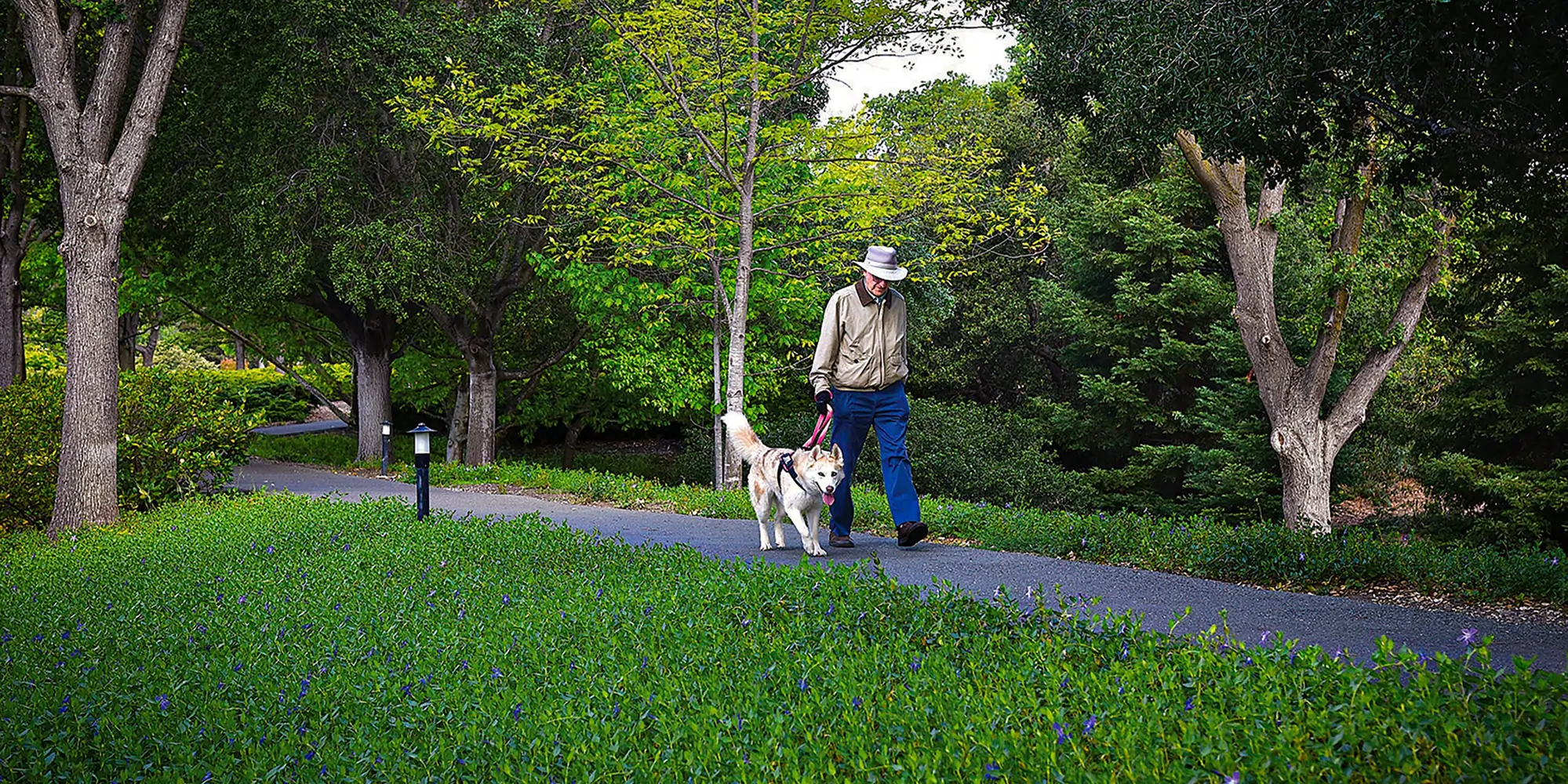 Iris Park2.1 Couple sits on bench at iris park